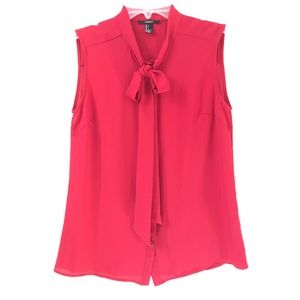 Sleeveless Tie Neck blouee